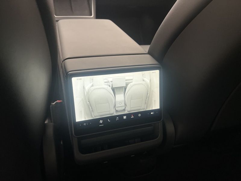 Tesla Model Y bild 23
