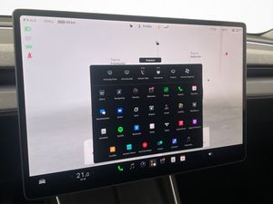 Tesla Model Y bild 26