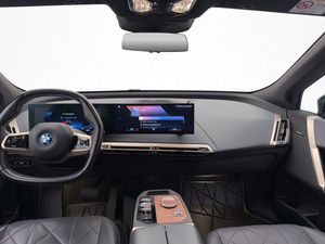 BMW iX bild 16