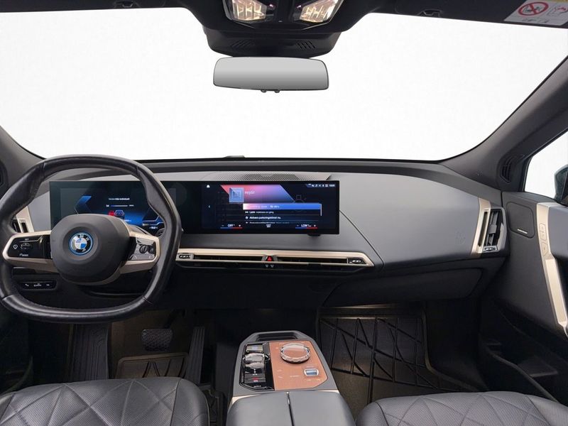 BMW iX bild 16