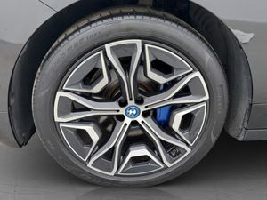 BMW iX bild 11