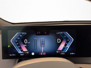 BMW iX bild 24
