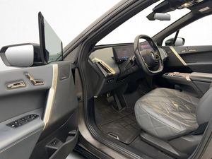 BMW iX bild 12