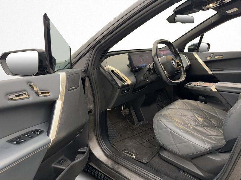 BMW iX bild 12