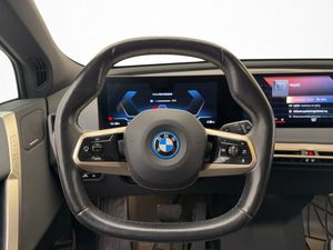 BMW iX bild 17