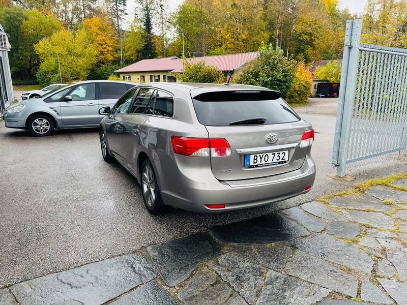 Toyota Avensis bild 4