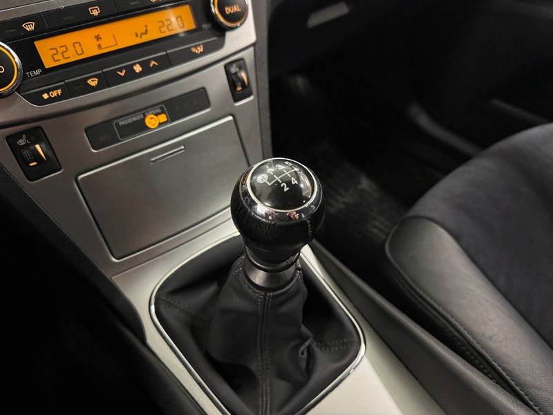 Toyota Avensis bild 22