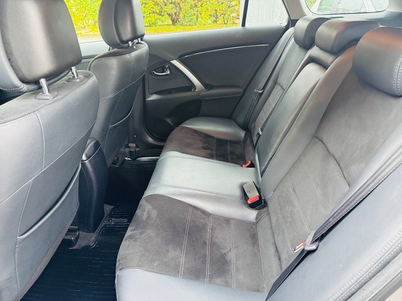 Toyota Avensis bild 7