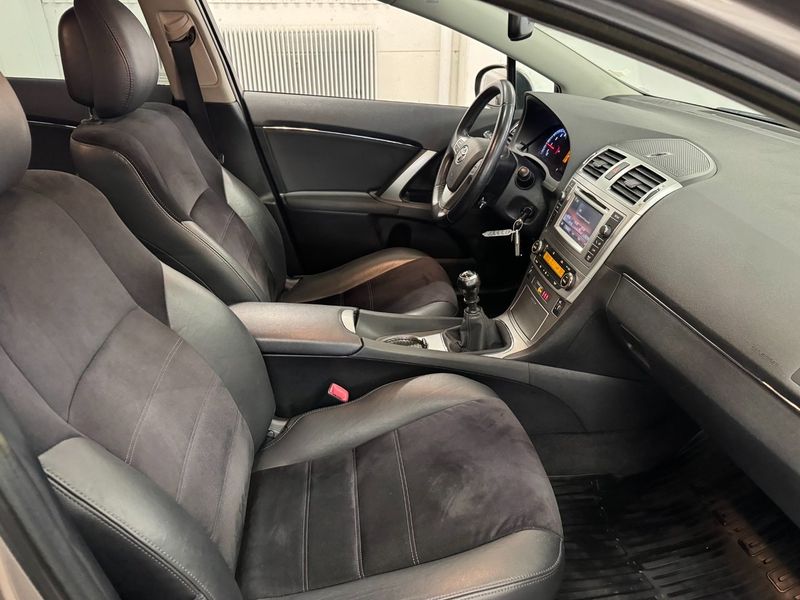 Toyota Avensis bild 17