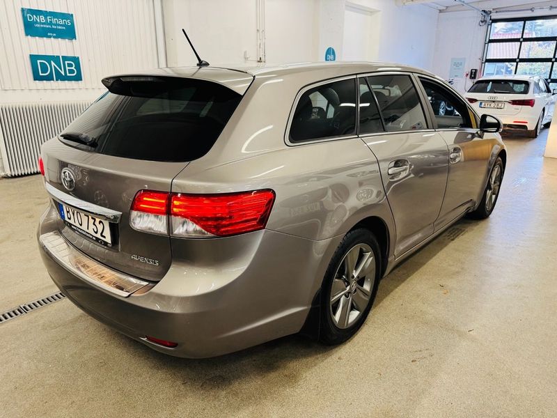 Toyota Avensis bild 15