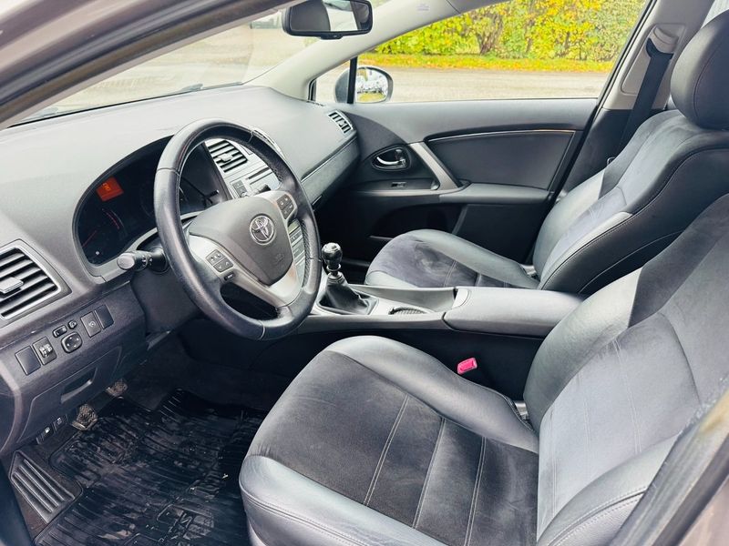 Toyota Avensis bild 8