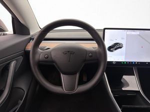 Tesla Model 3 bild 11