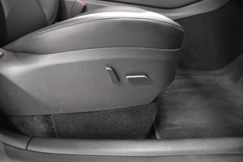 Tesla Model Y bild 15