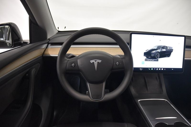 Tesla Model Y bild 2