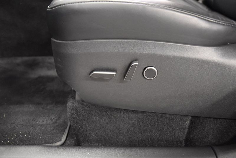 Tesla Model Y bild 16