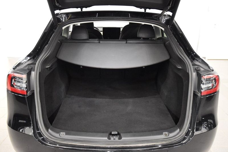 Tesla Model Y bild 26
