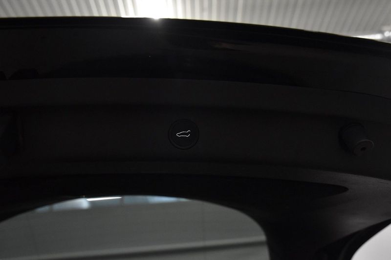 Tesla Model Y bild 25