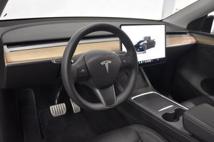Tesla Model Y bild 8