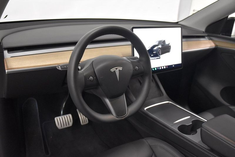 Tesla Model Y bild 8