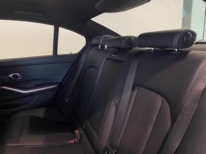 BMW 330 bild 9