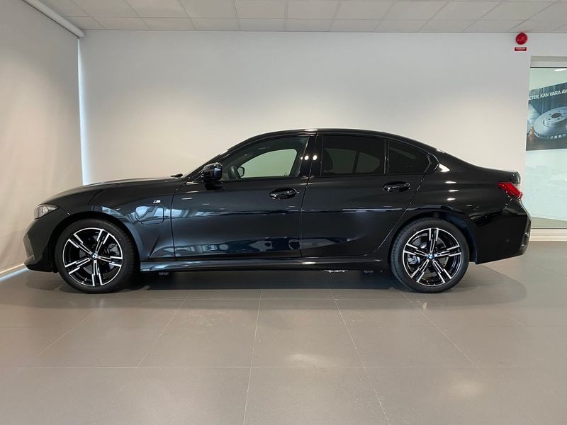 BMW 330 bild 2