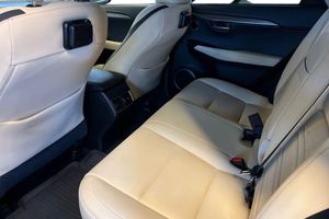 Lexus NX bild 18