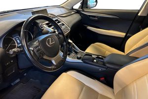 Lexus NX bild 9