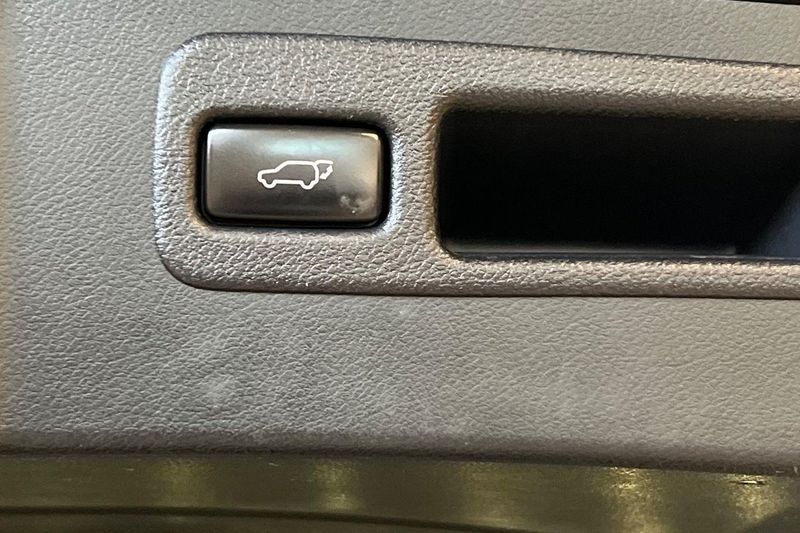 Lexus NX bild 22