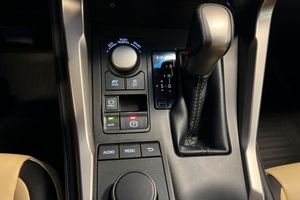 Lexus NX bild 17