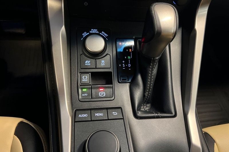 Lexus NX bild 17