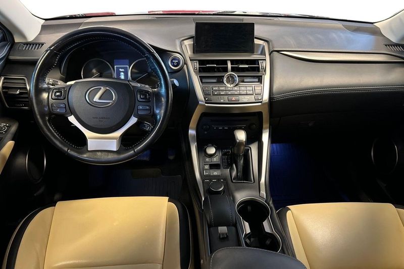 Lexus NX bild 11
