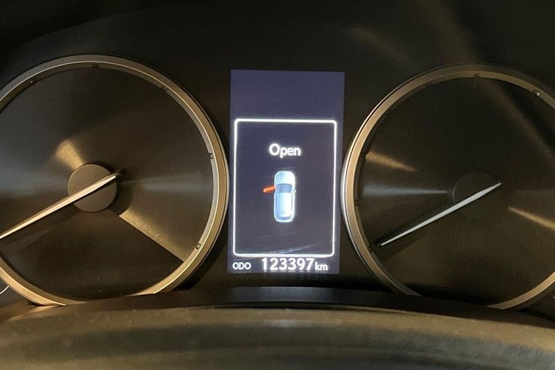 Lexus NX bild 13