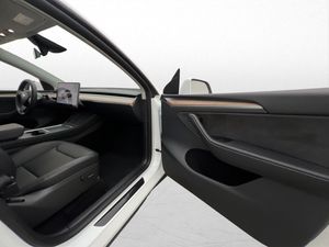 Tesla Model Y bild 22