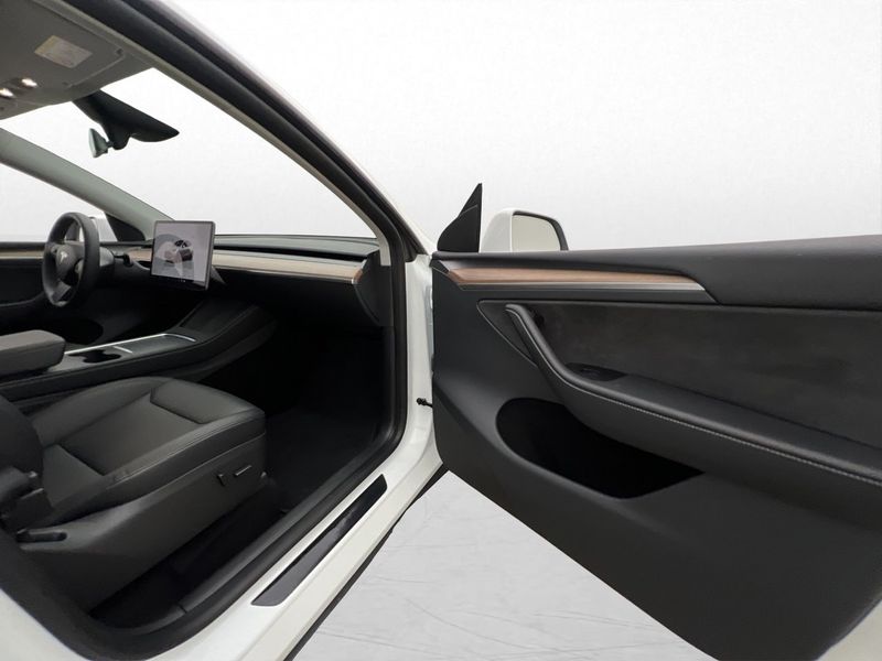 Tesla Model Y bild 22