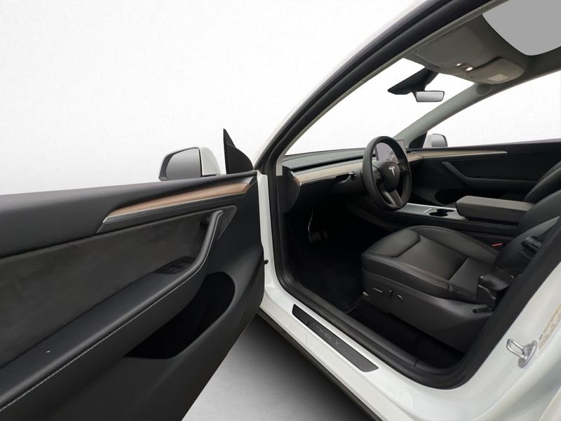 Tesla Model Y bild 10
