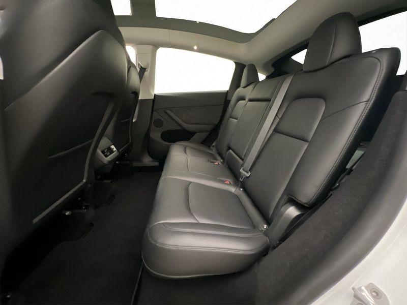 Tesla Model Y bild 23
