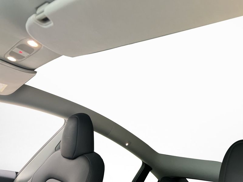 Tesla Model Y bild 12