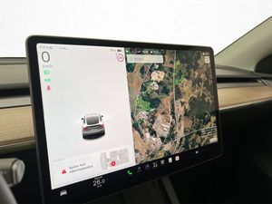 Tesla Model Y bild 16