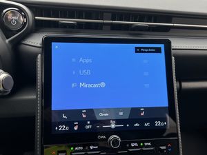 Lexus LBX bild 23
