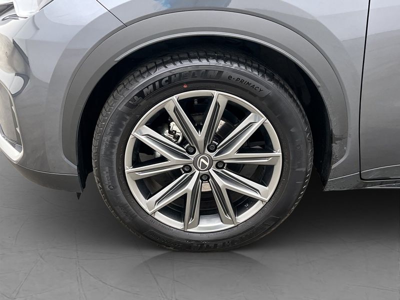 Lexus LBX bild 31