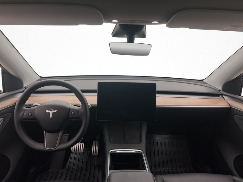 Tesla Model Y bild 13