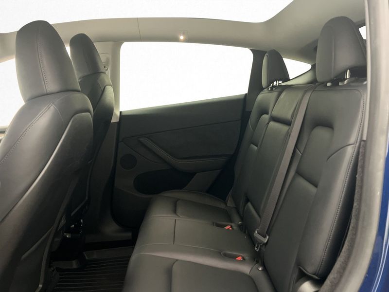 Tesla Model Y bild 25