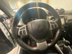 Suzuki Vitara bild 8