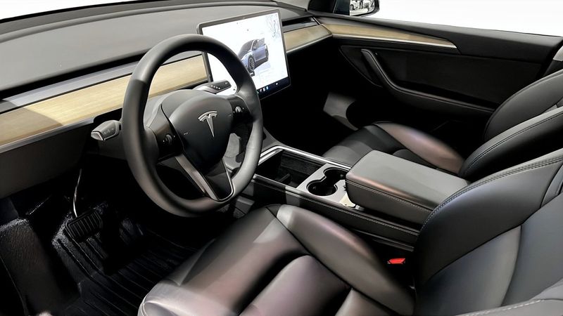 Tesla Model Y bild 7
