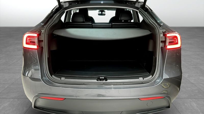Tesla Model Y bild 12