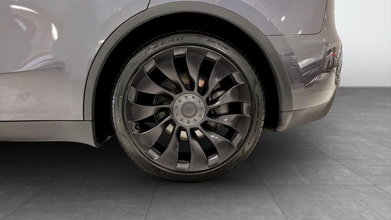Tesla Model Y bild 6