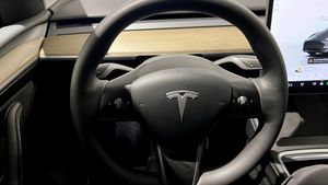 Tesla Model Y bild 17