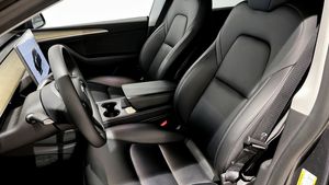 Tesla Model Y bild 8