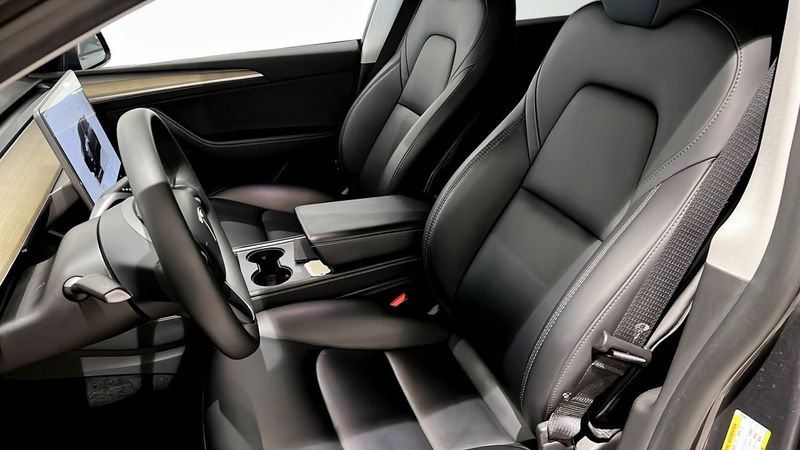 Tesla Model Y bild 8