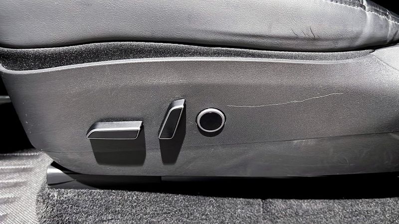Tesla Model Y bild 16